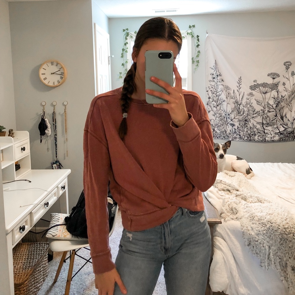 Universal Threads Pink Crewneck